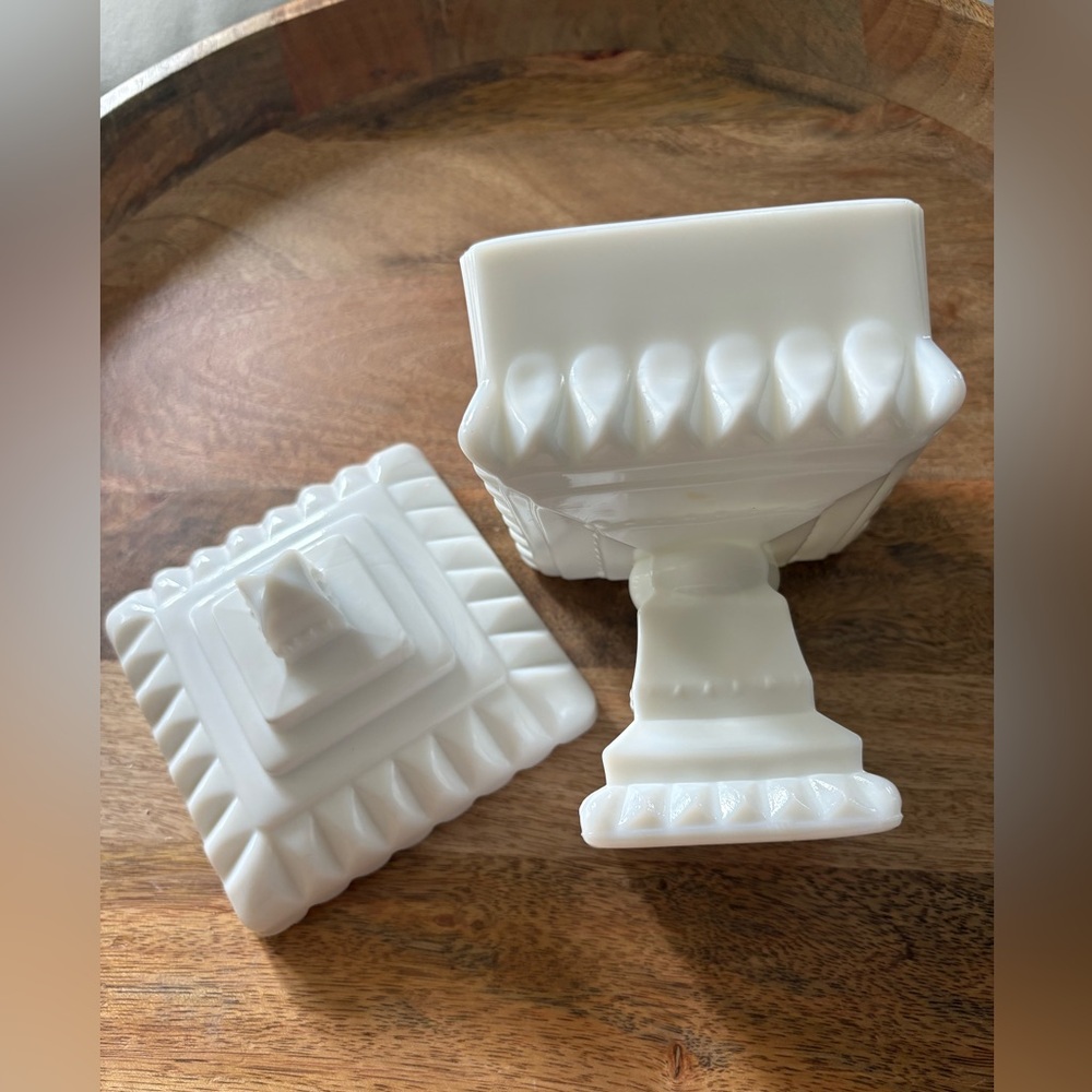 Vintage Milk Glass Wedding Box Covered Candy Dish - Picture 4 of 4